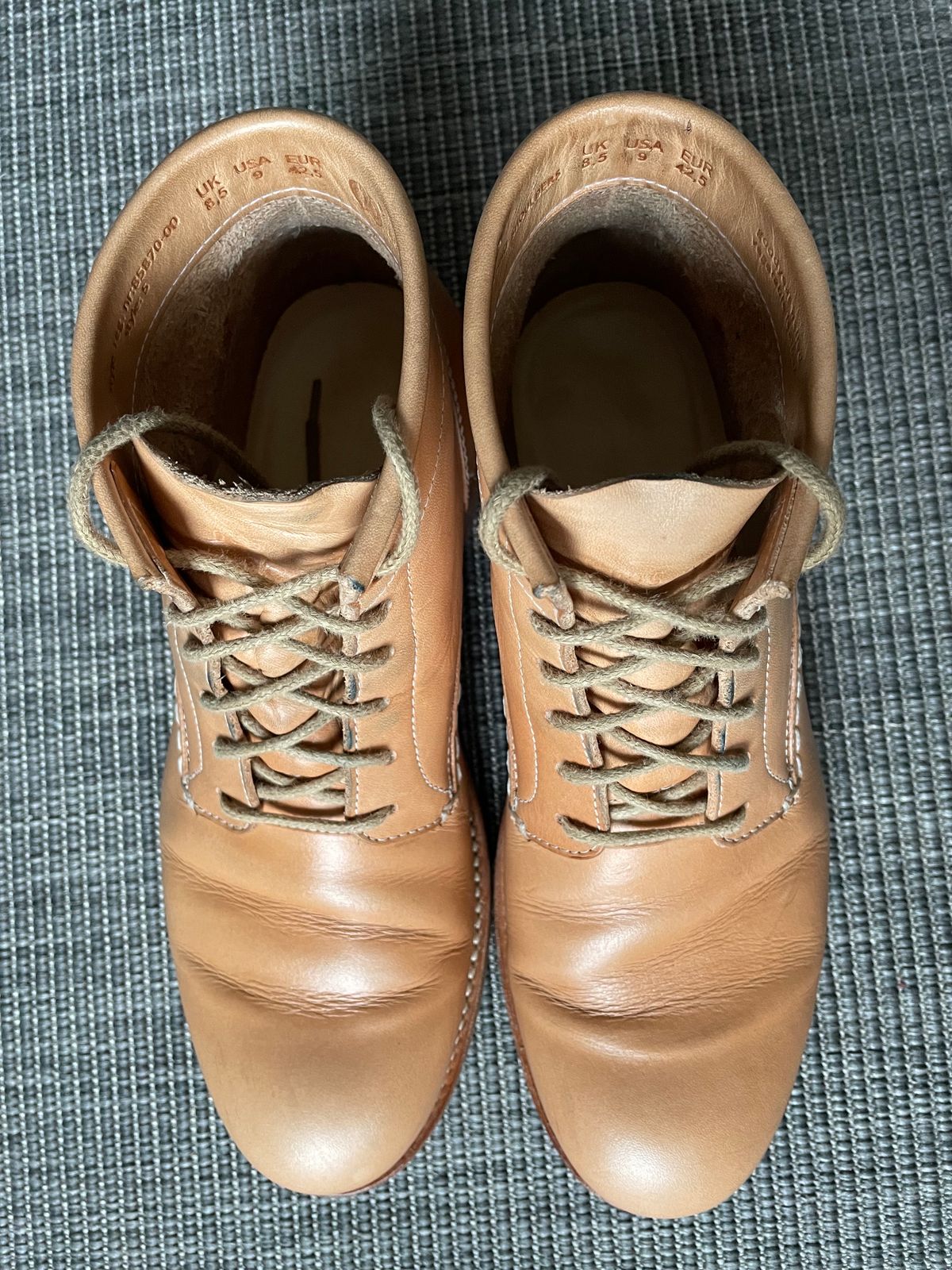 Photo by TheIncomer on February 3, 2024 of the Butts and Shoulders The Classic Boots in Natural Leather.
