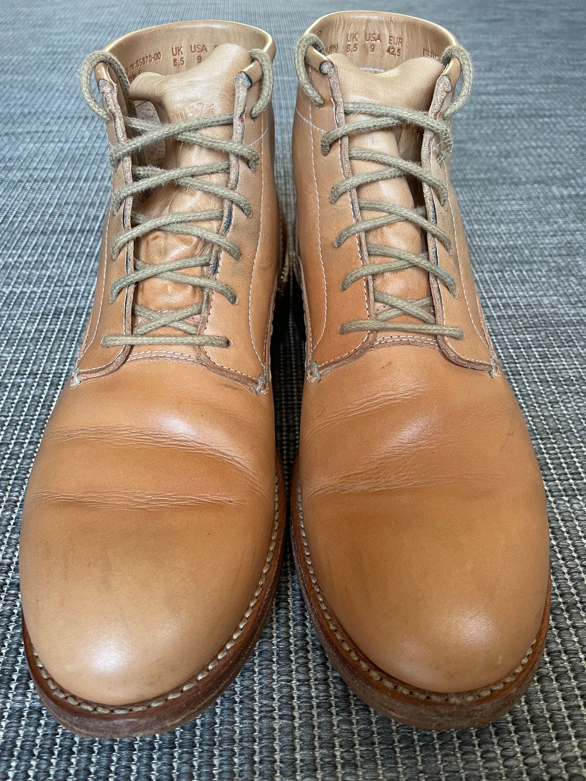 Photo by TheIncomer on March 3, 2024 of the Butts and Shoulders The Classic Boots in Natural Leather.