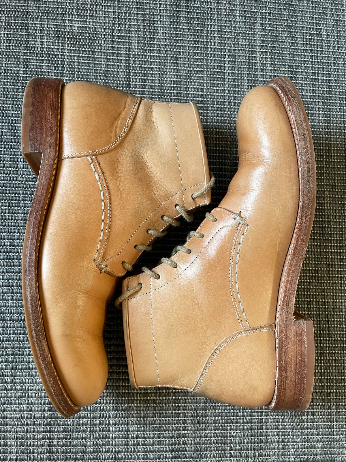 Photo by TheIncomer on March 3, 2024 of the Butts and Shoulders The Classic Boots in Natural Leather.