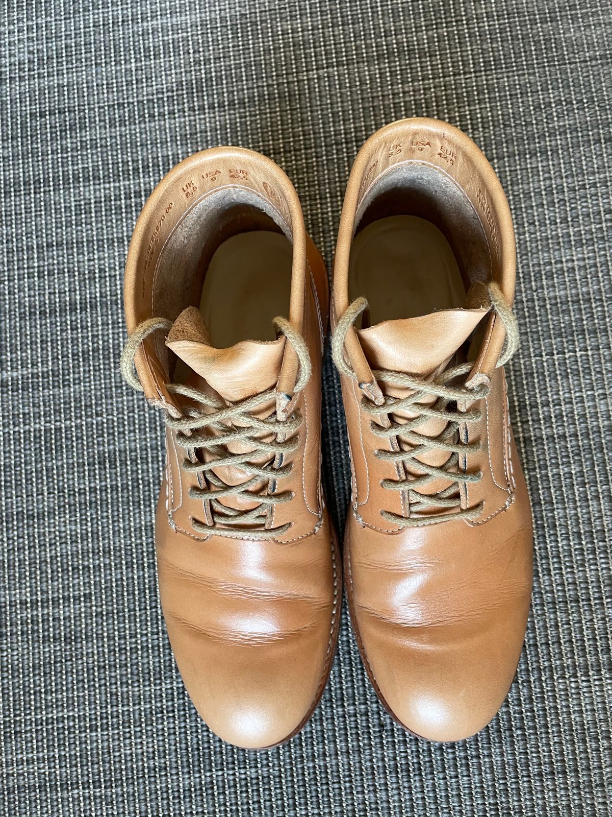 Photo by TheIncomer on March 3, 2024 of the Butts and Shoulders The Classic Boots in Natural Leather.