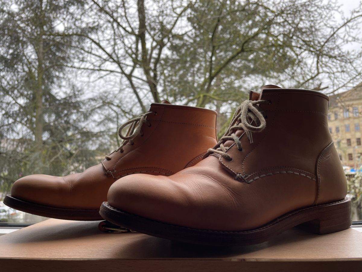 Photo by TheIncomer on April 1, 2024 of the Butts and Shoulders The Classic Boots in Natural Leather.