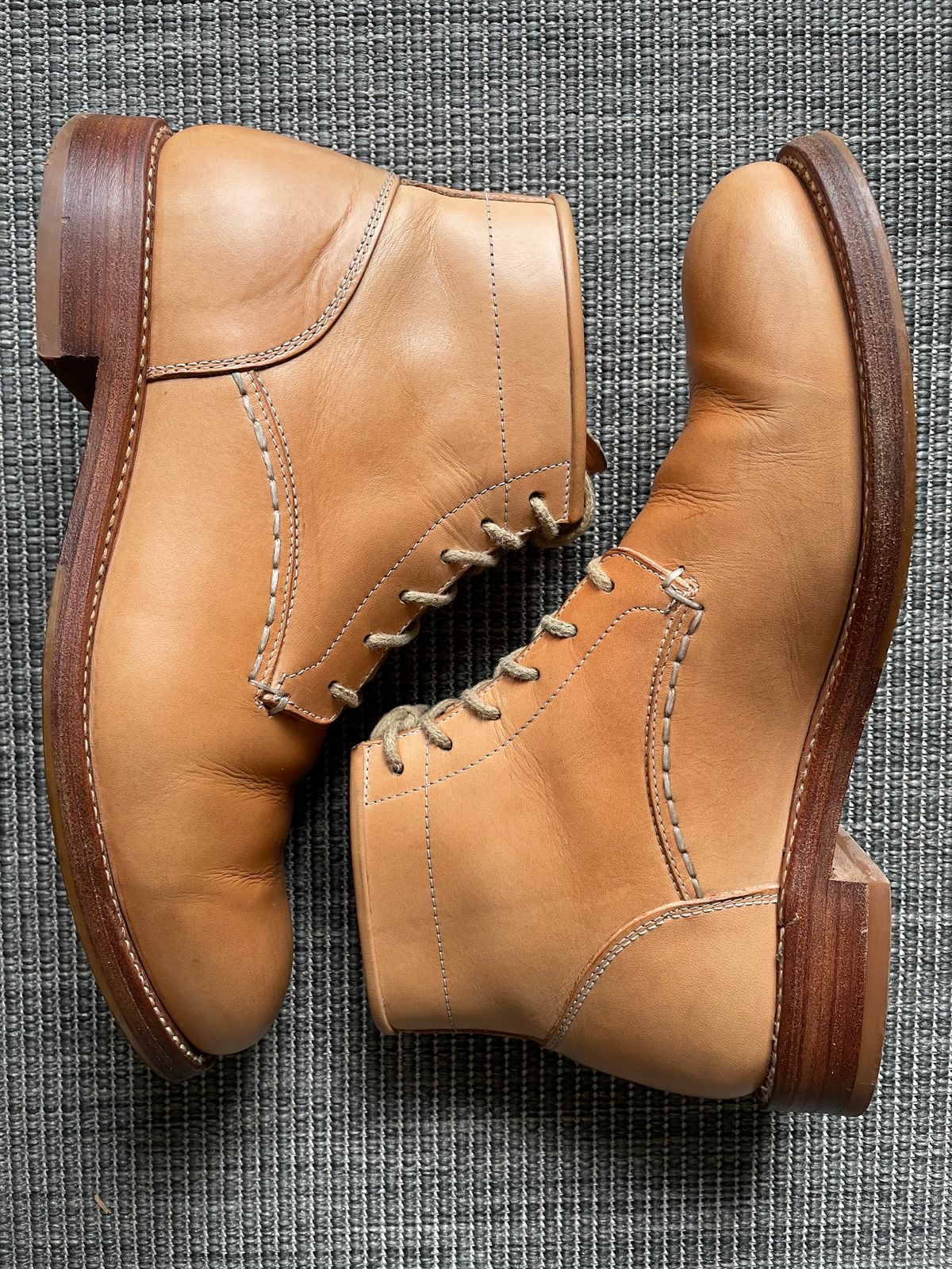 Photo by TheIncomer on April 1, 2024 of the Butts and Shoulders The Classic Boots in Natural Leather.