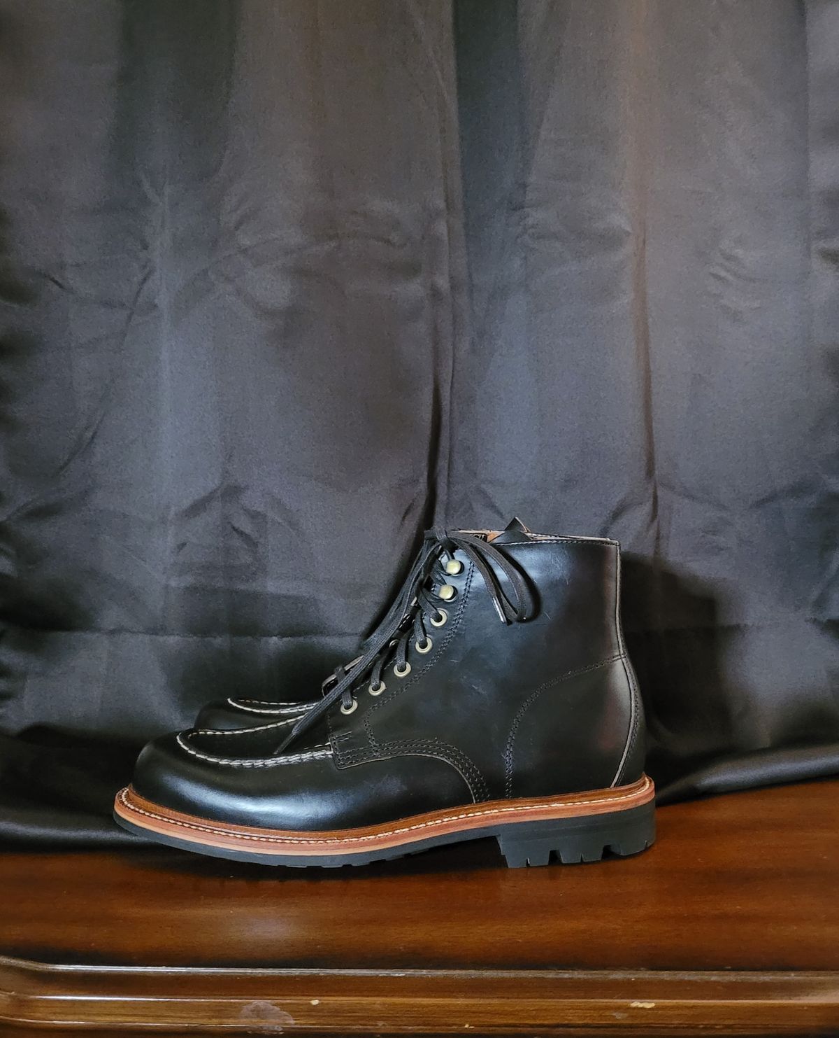 Photo by papavic on October 1, 2022 of the Grant Stone Brass Boot in Horween Black Chromexcel.