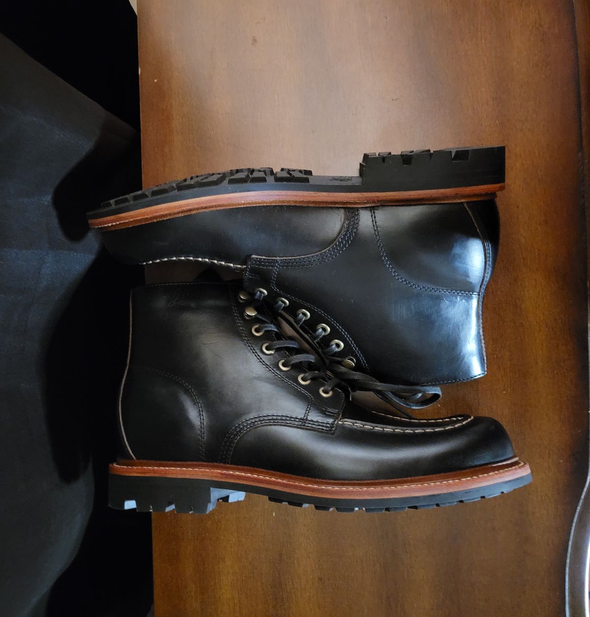 Photo by papavic on October 1, 2022 of the Grant Stone Brass Boot in Horween Black Chromexcel.