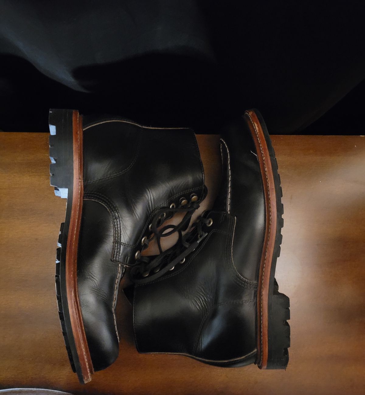 Photo by papavic on November 2, 2022 of the Grant Stone Brass Boot in Horween Black Chromexcel.