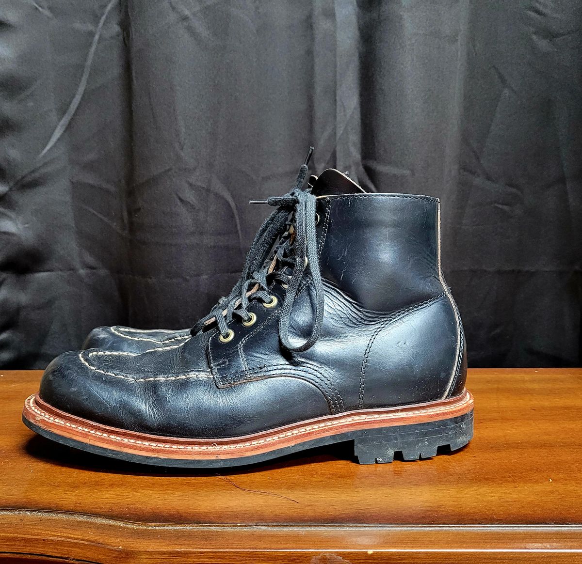 Photo by papavic on December 1, 2022 of the Grant Stone Brass Boot in Horween Black Chromexcel.