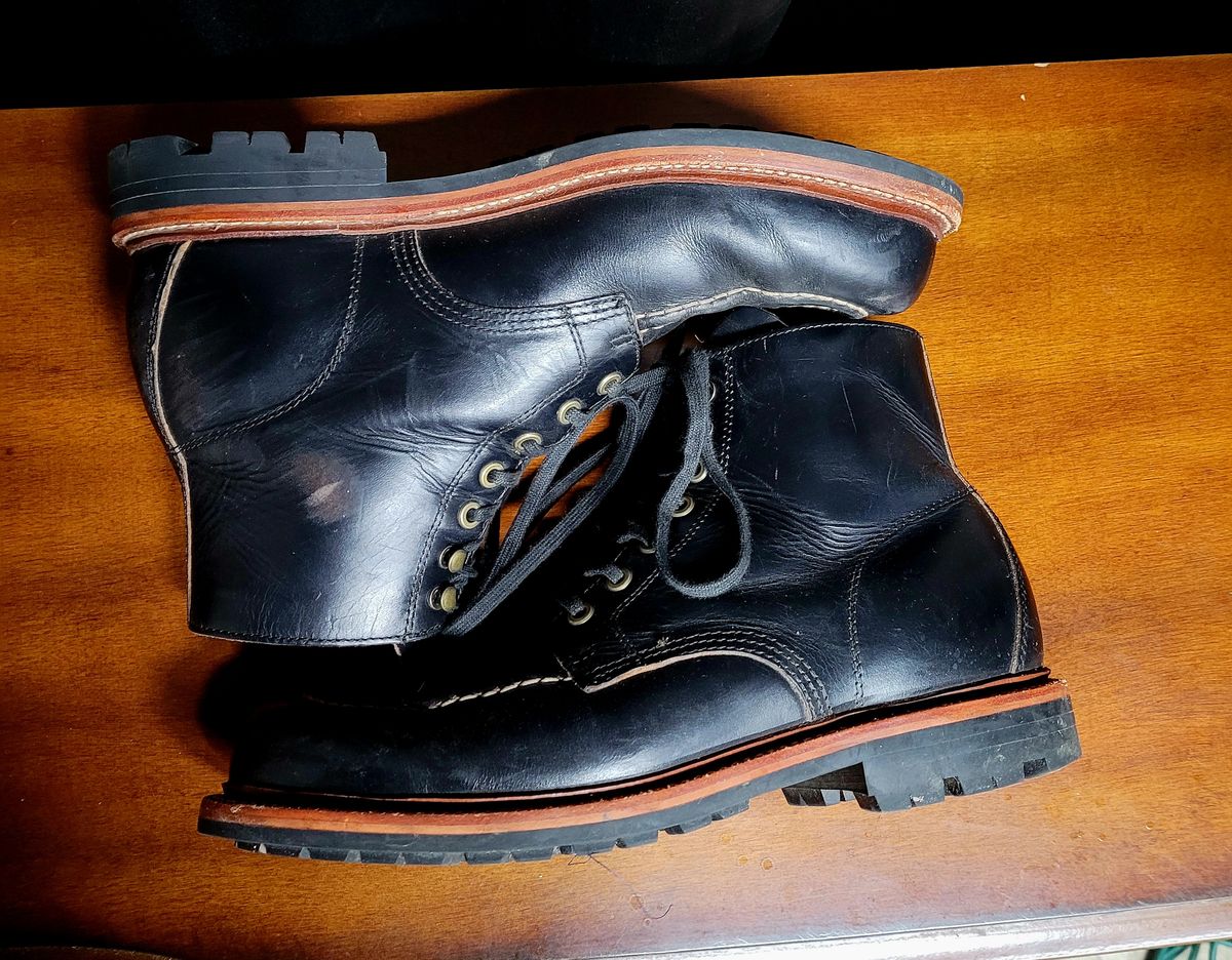 Photo by papavic on December 1, 2022 of the Grant Stone Brass Boot in Horween Black Chromexcel.