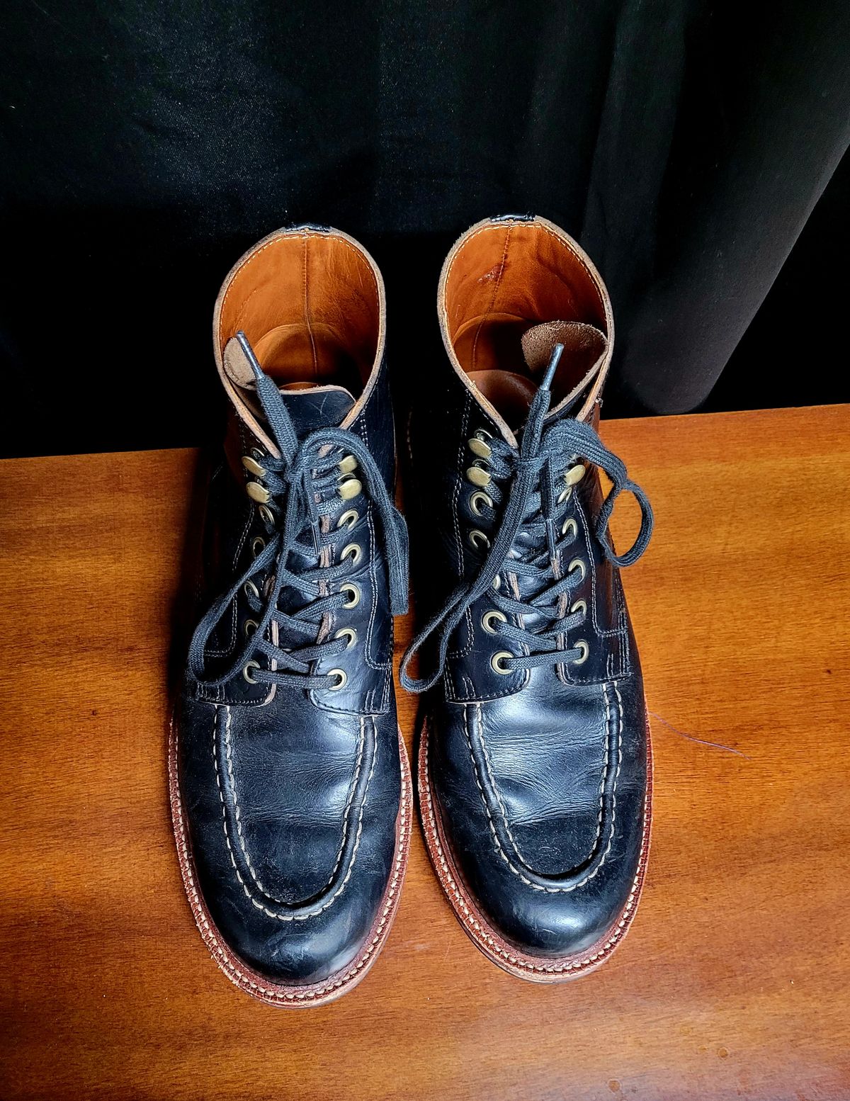 Photo by papavic on December 1, 2022 of the Grant Stone Brass Boot in Horween Black Chromexcel.