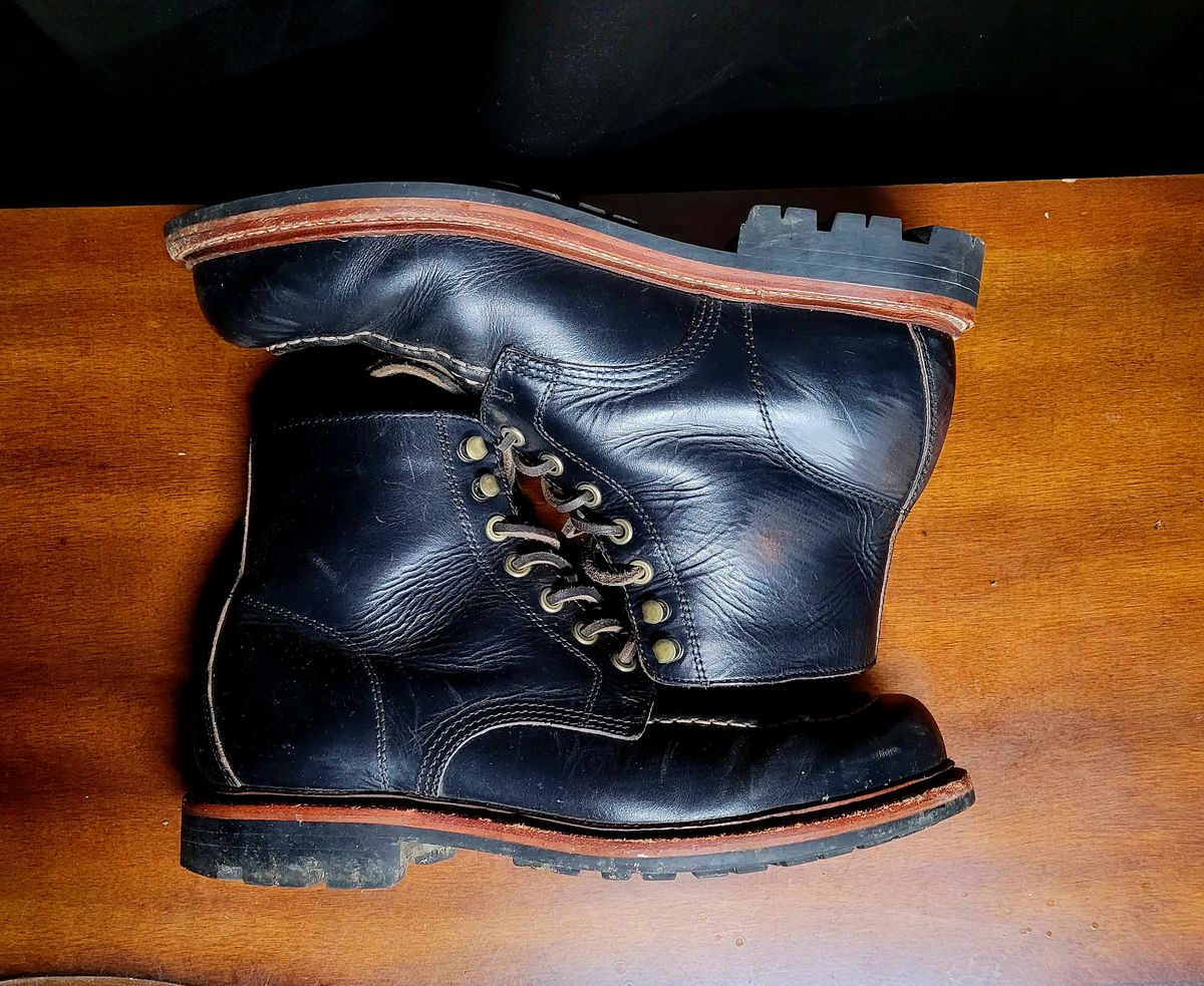 Photo by papavic on February 3, 2023 of the Grant Stone Brass Boot in Horween Black Chromexcel.
