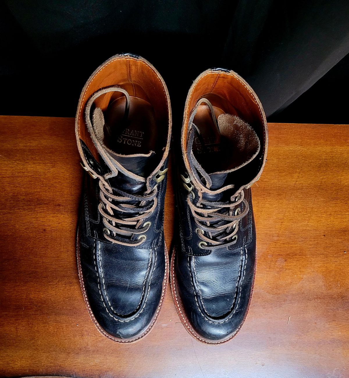Photo by papavic on February 3, 2023 of the Grant Stone Brass Boot in Horween Black Chromexcel.
