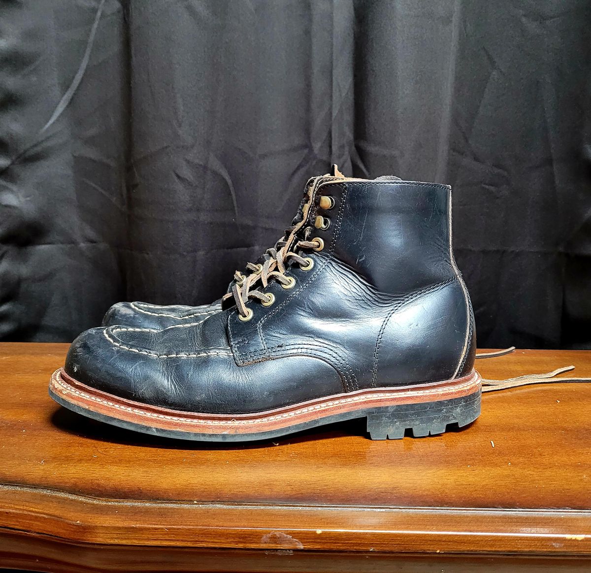 Photo by papavic on April 1, 2023 of the Grant Stone Brass Boot in Horween Black Chromexcel.