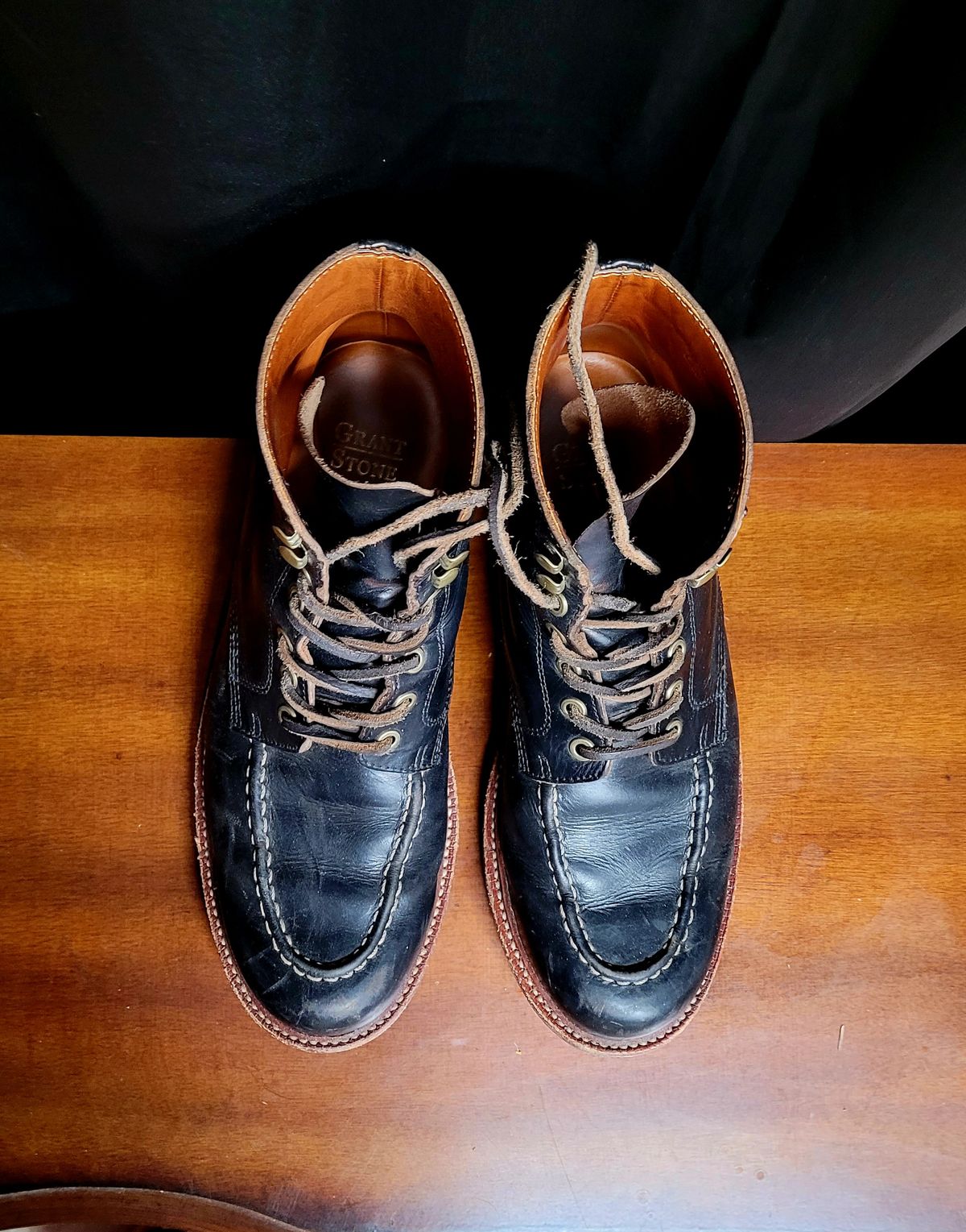 Photo by papavic on April 1, 2023 of the Grant Stone Brass Boot in Horween Black Chromexcel.