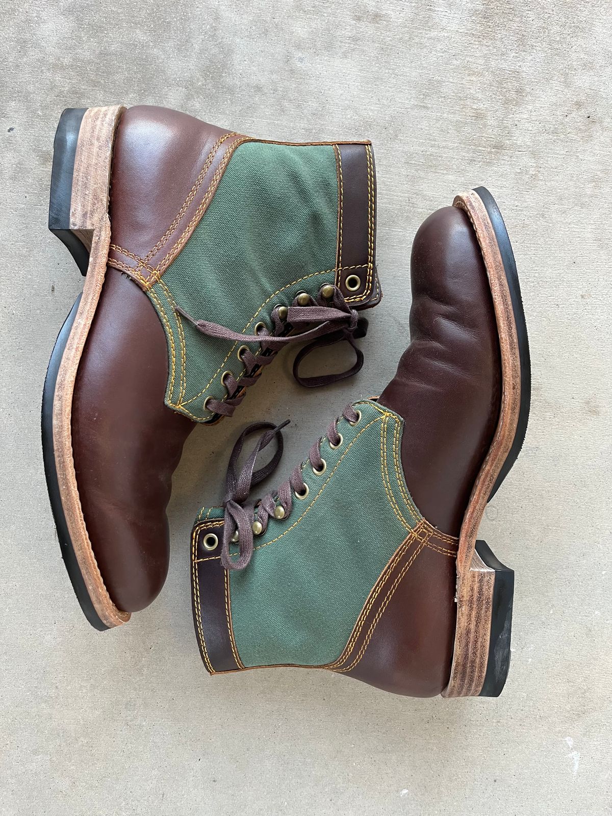 Photo by udi on January 6, 2025 of the Akito Trooper Boots in Veg-tanned, Vintage Brown Hand Finished/12oz Army Green Duck Canvas.