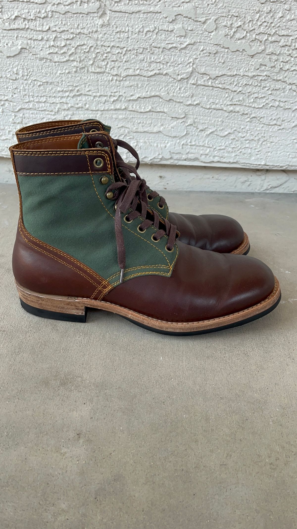 Photo by udi on January 6, 2025 of the Akito Trooper Boots in Veg-tanned, Vintage Brown Hand Finished/12oz Army Green Duck Canvas.