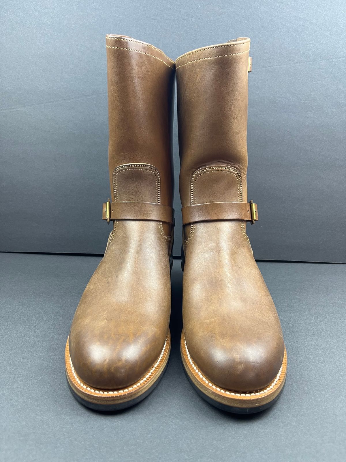 Photo by udi on October 4, 2023 of the Motor Dress Engineer Boots in Natural Italian Horsebutt.