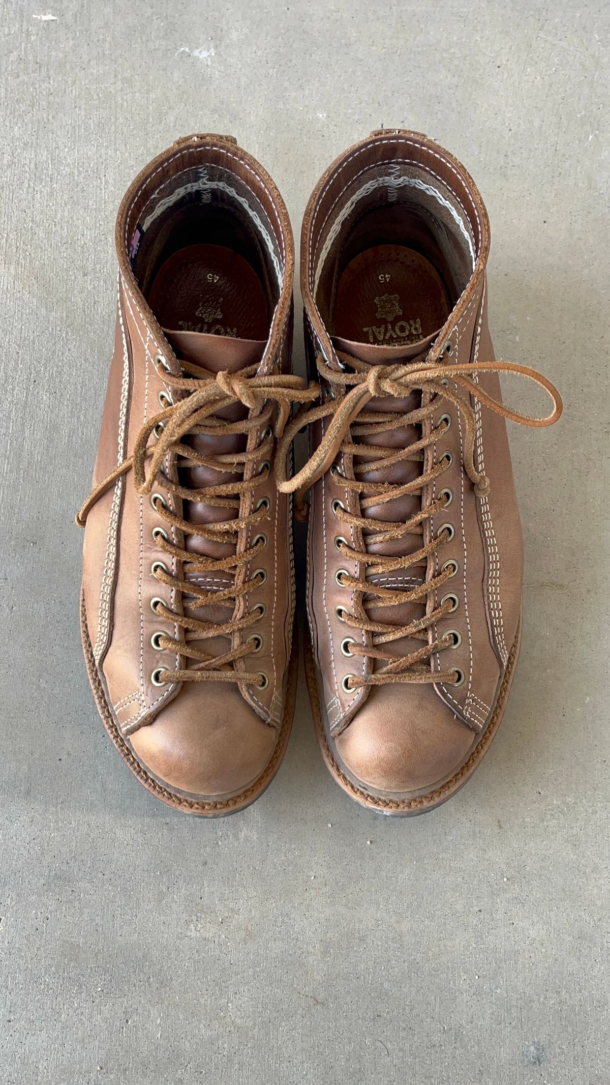 Photo by udi on November 5, 2024 of the Thorogood 1892 Portage in Horween Natural Chromexcel.