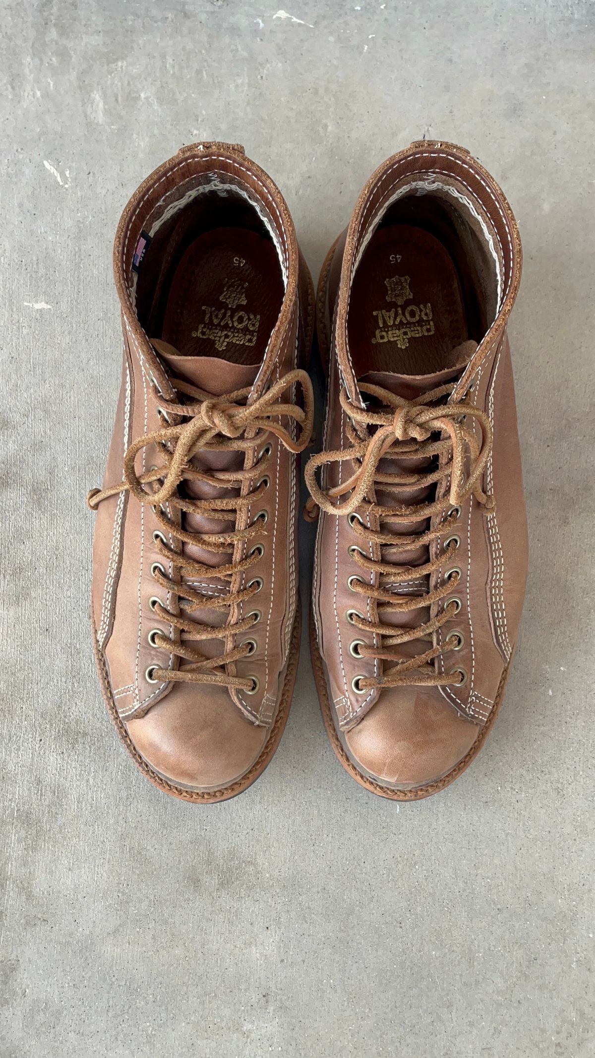Photo by udi on January 5, 2025 of the Thorogood 1892 Portage in Horween Natural Chromexcel.