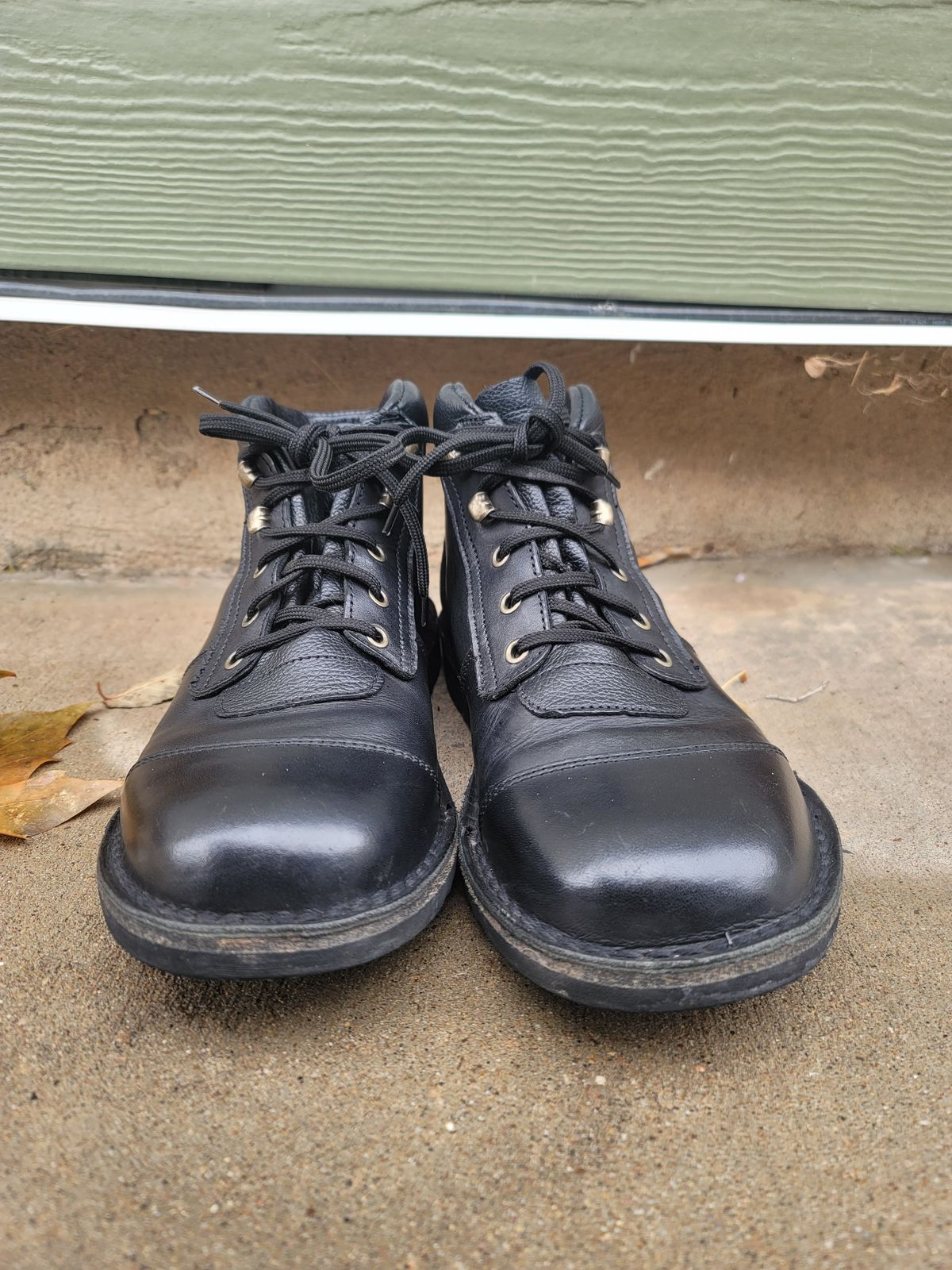 Photo by phsanford on December 5, 2022 of the Jim Green African Ranger in Black Full Grain.