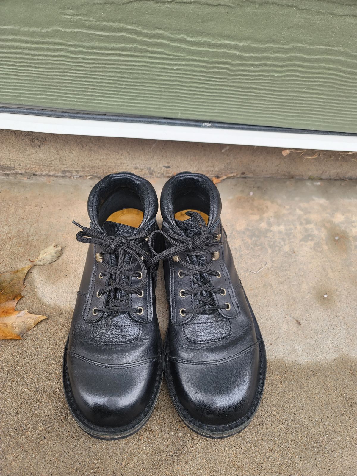 Photo by phsanford on December 5, 2022 of the Jim Green African Ranger in Black Full Grain.