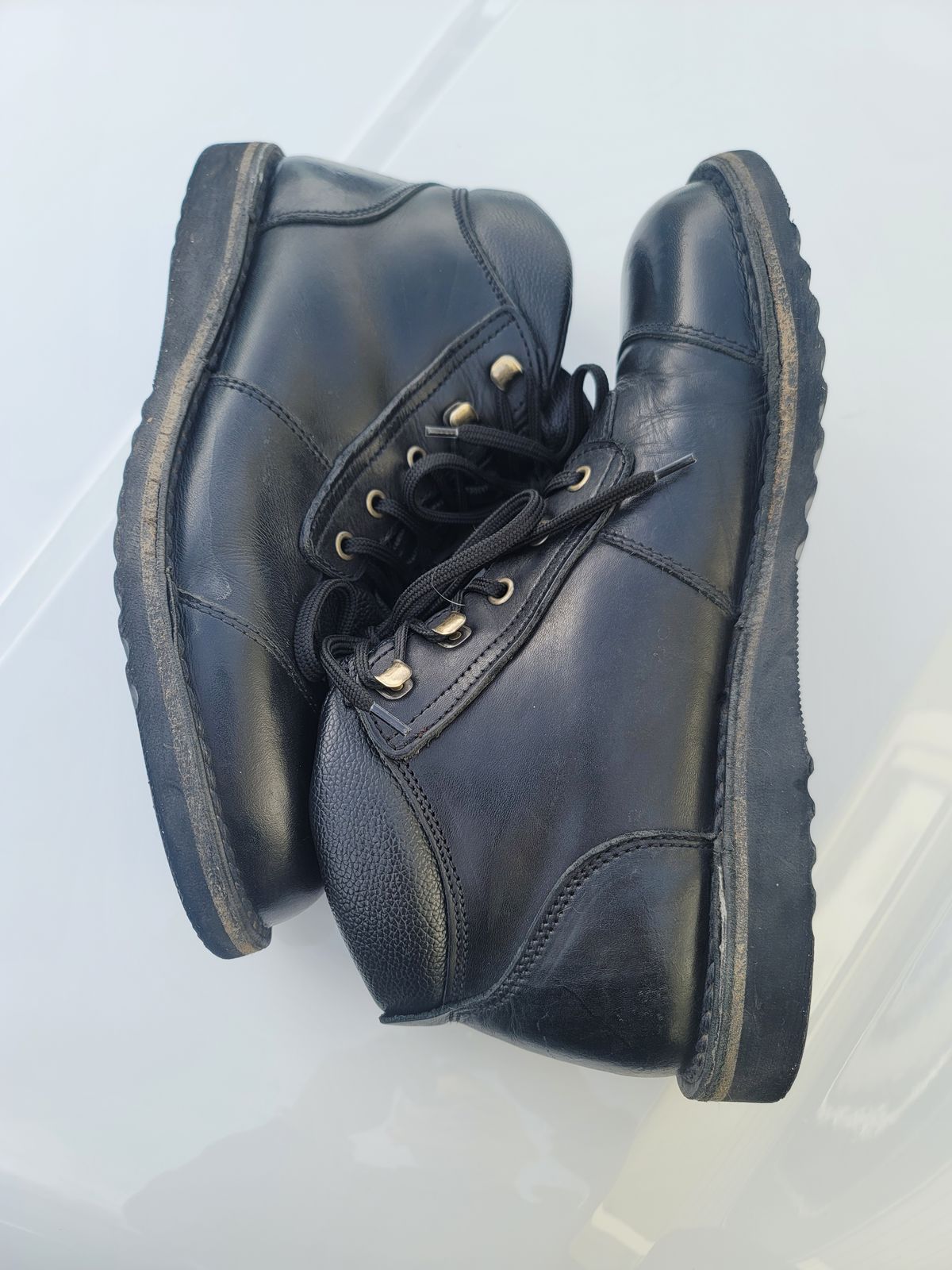Photo by phsanford on January 4, 2023 of the Jim Green African Ranger in Black Full Grain.