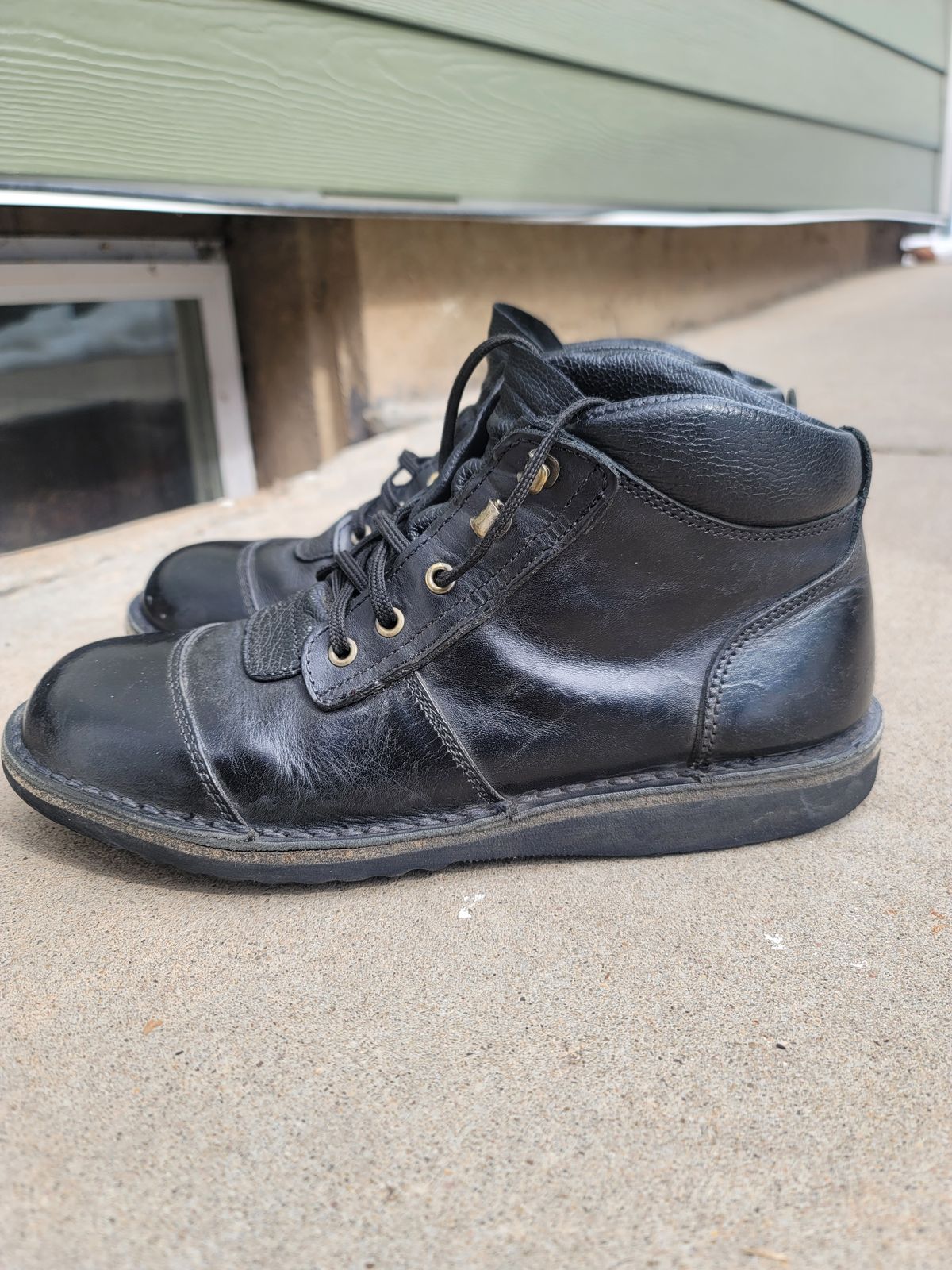 Photo by phsanford on March 4, 2023 of the Jim Green African Ranger in Black Full Grain.