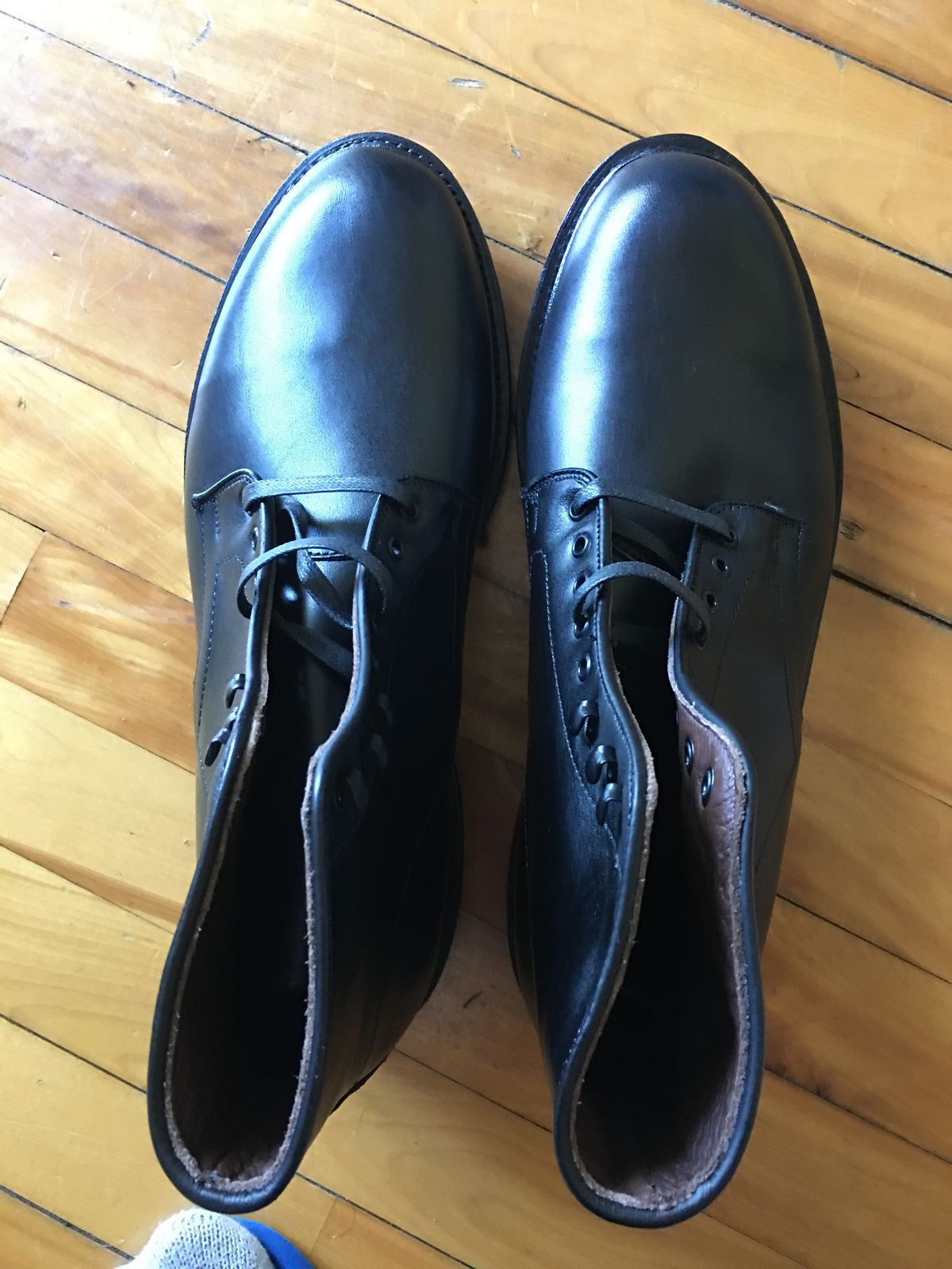 Photo by Hatsandboots on September 30, 2022 of the Allen Edmonds Higgins Mill in Unknown Leather.