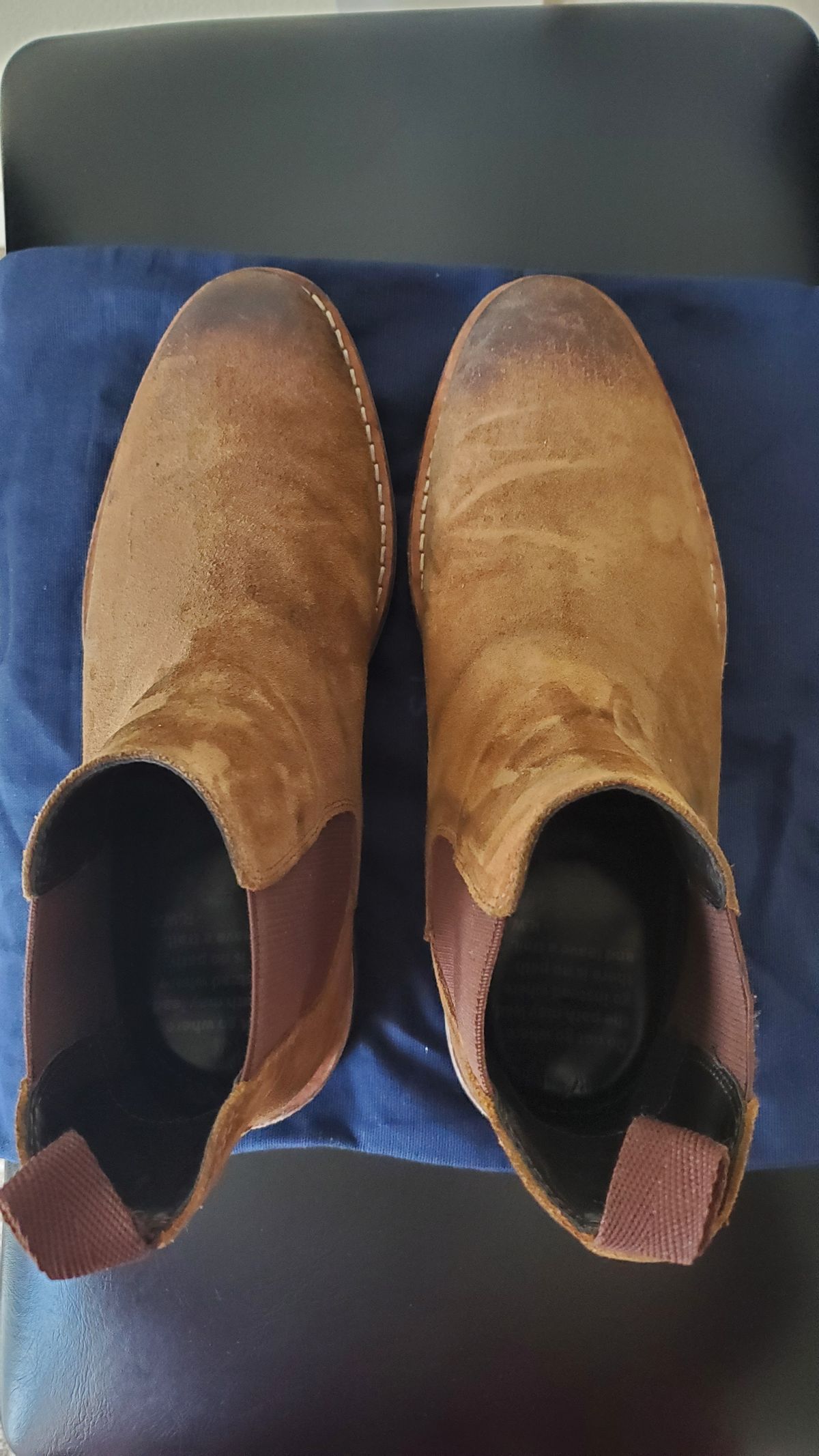 Photo by Moist_Nugget_M38 on November 4, 2023 of the HELM Boots The Finn in Sienna Rusan Waxed Suede.