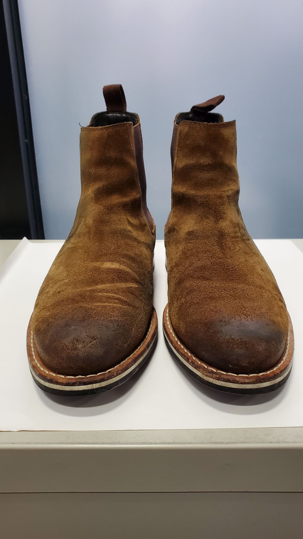 Photo by Moist_Nugget_M38 on December 5, 2023 of the HELM Boots The Finn in Sienna Rusan Waxed Suede.