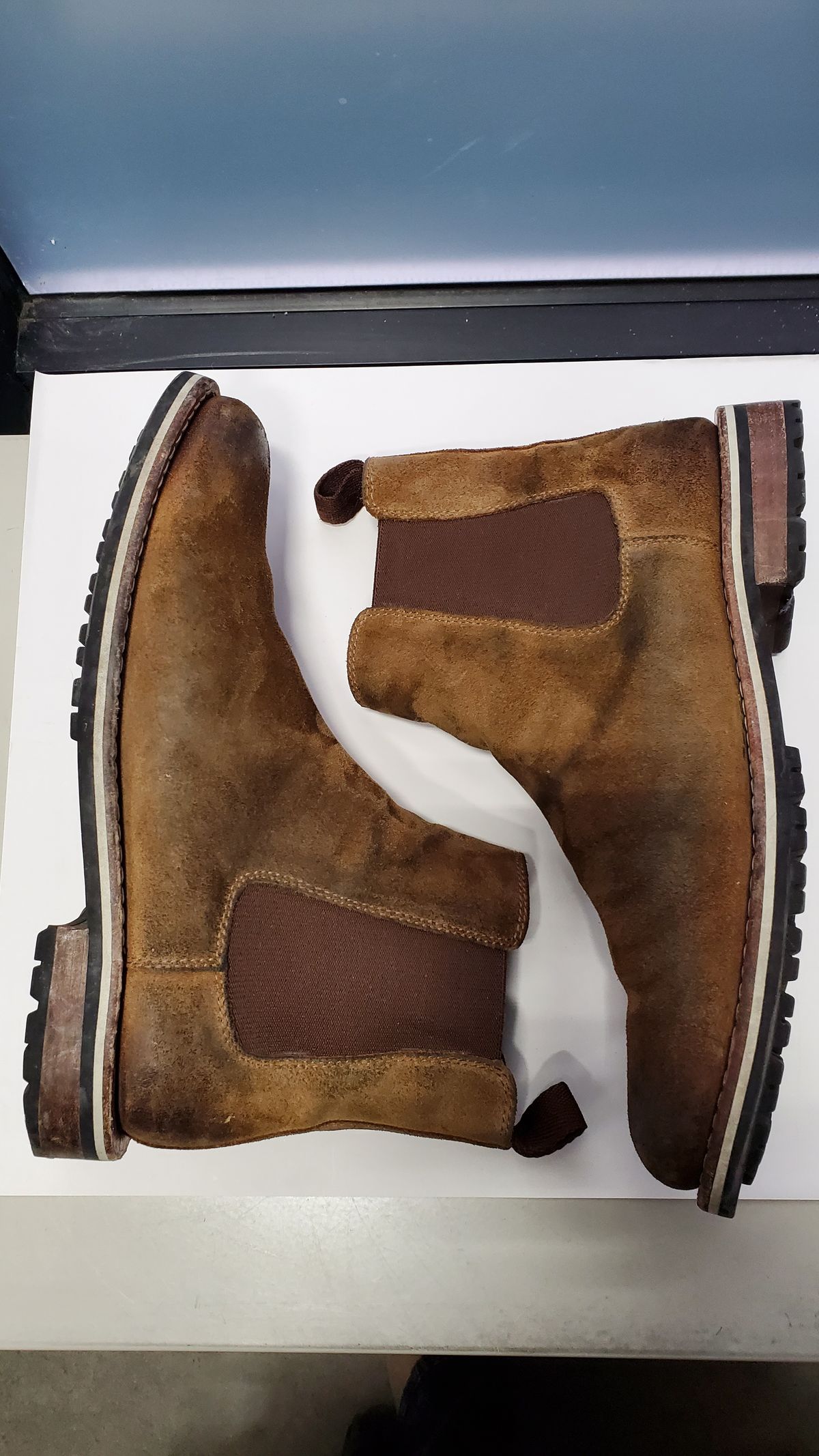 Photo by Moist_Nugget_M38 on January 4, 2024 of the HELM Boots The Finn in Sienna Rusan Waxed Suede.
