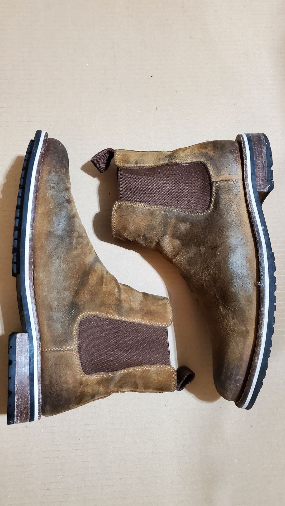 Photo by Moist_Nugget_M38 on February 6, 2024 of the HELM Boots The Finn in Sienna Rusan Waxed Suede.