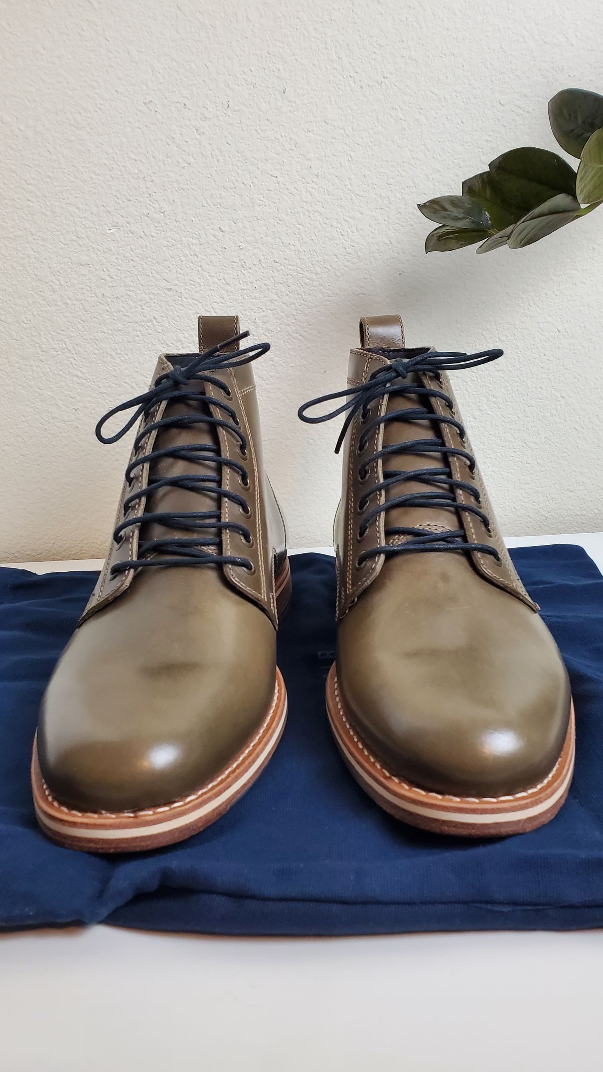 Photo by Moist_Nugget_M38 on October 2, 2022 of the HELM Boots The Zind in Krumenauer Olive.