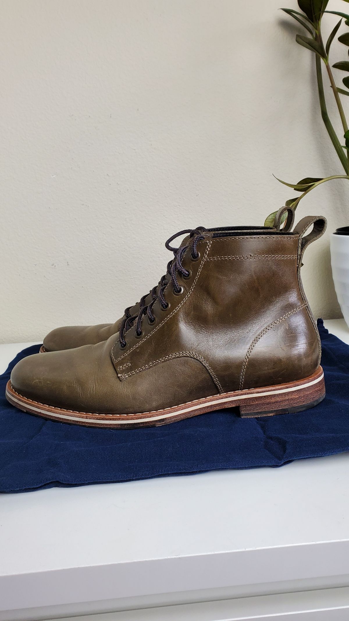 Photo by Moist_Nugget_M38 on November 5, 2022 of the HELM Boots The Zind in Krumenauer Olive.