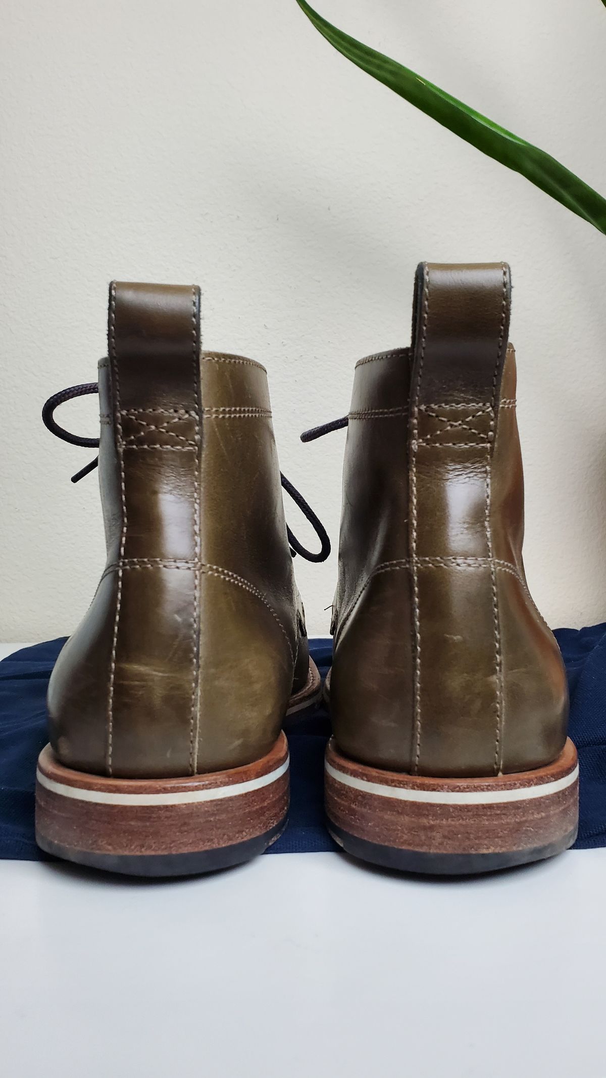 Photo by Moist_Nugget_M38 on December 5, 2022 of the HELM Boots The Zind in Krumenauer Olive.