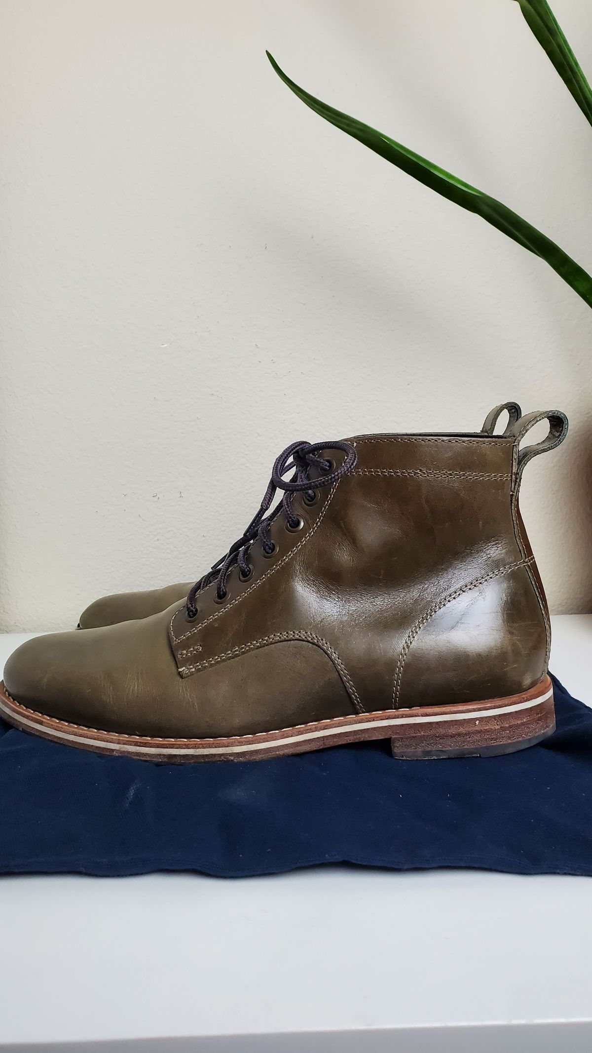 Photo by Moist_Nugget_M38 on December 5, 2022 of the HELM Boots The Zind in Krumenauer Olive.