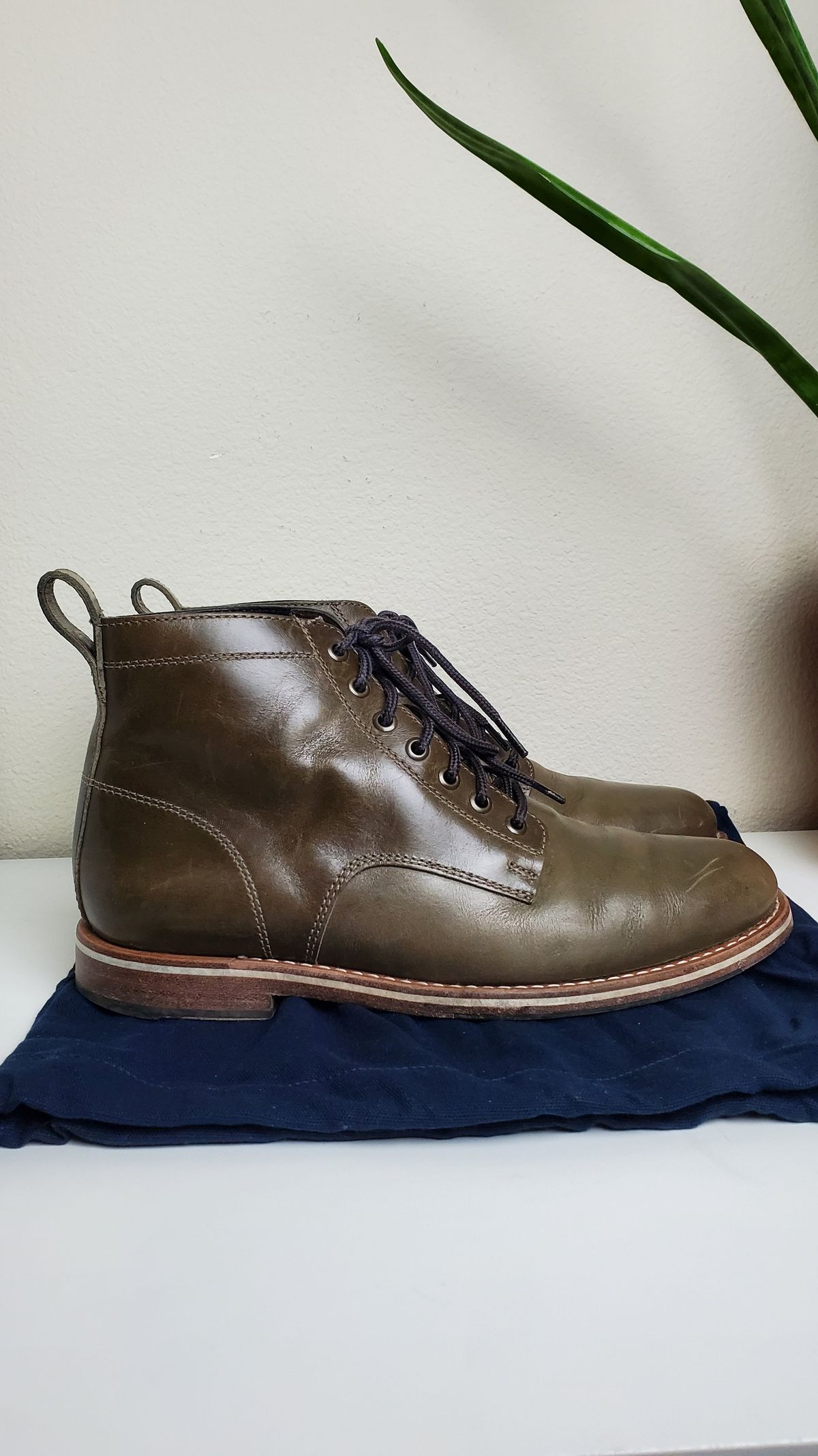 Photo by Moist_Nugget_M38 on December 5, 2022 of the HELM Boots The Zind in Krumenauer Olive.