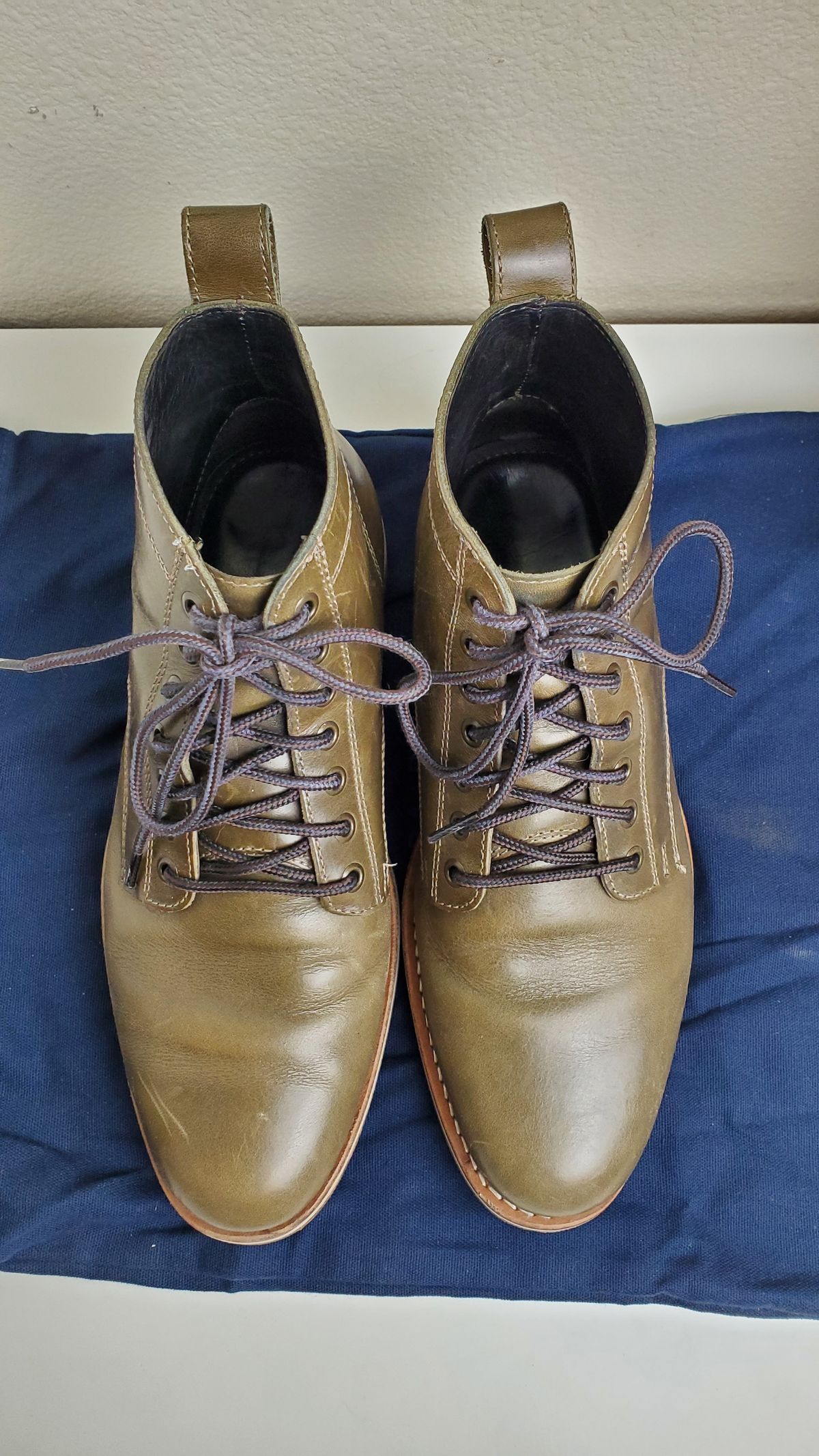 Photo by Moist_Nugget_M38 on December 5, 2022 of the HELM Boots The Zind in Krumenauer Olive.