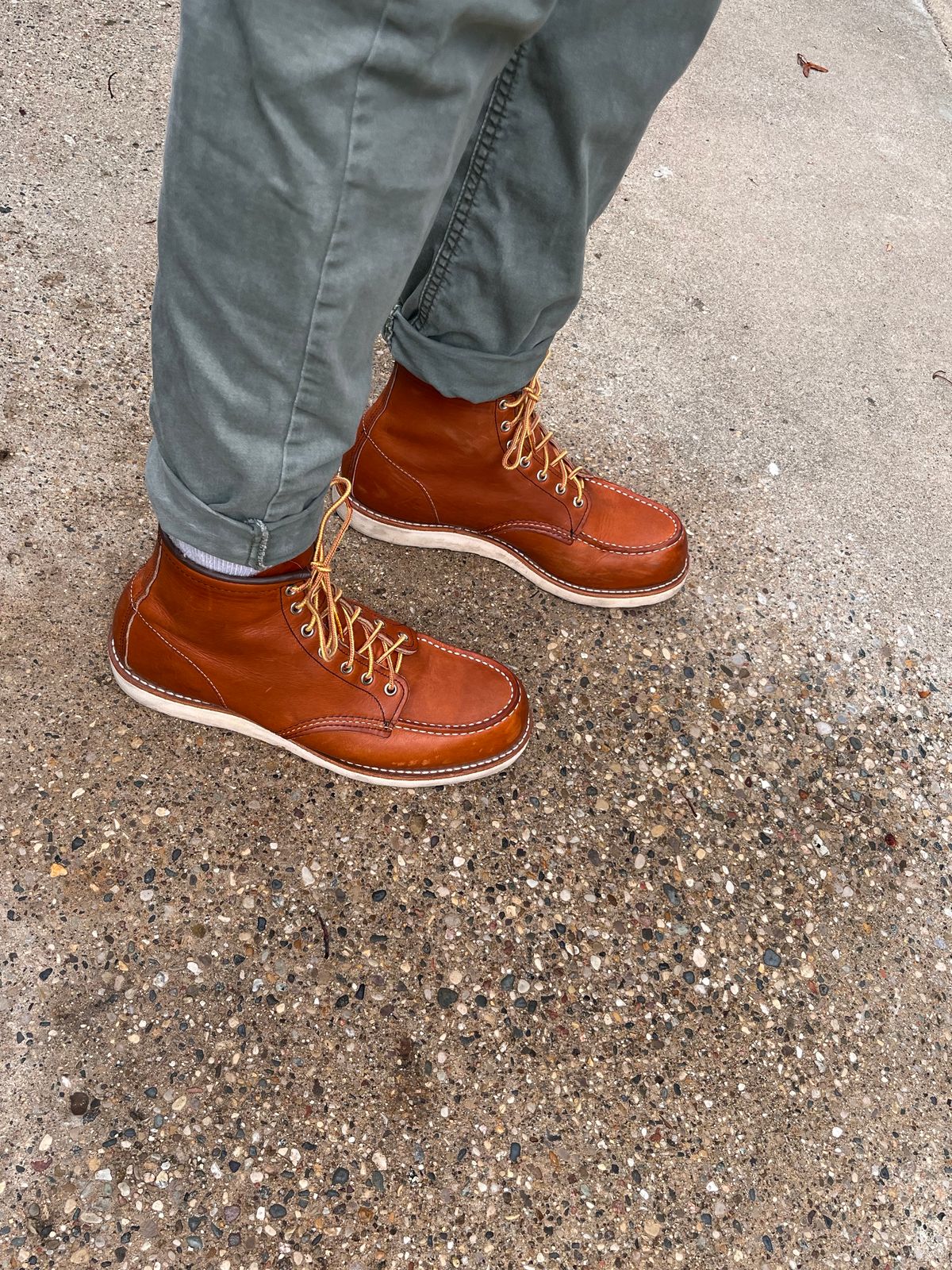 Photo by Utopia on September 25, 2022 of the Red Wing 6-Inch Classic Moc in S.B. Foot Oro Legacy.