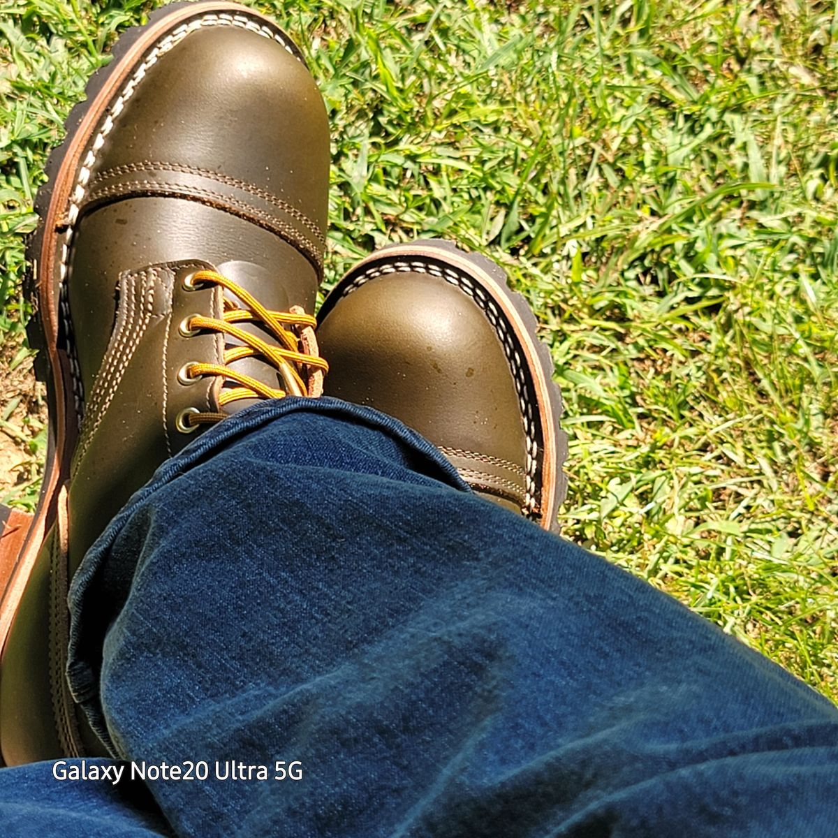 Photo by BigfootWilly on October 1, 2024 of the Nicks Handmade Boots Urban Logger in Shackelton Greener Pastures.
