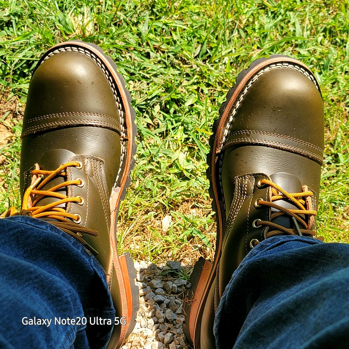 Photo by BigfootWilly on October 2, 2024 of the Nicks Handmade Boots Urban Logger in Shackelton Greener Pastures.