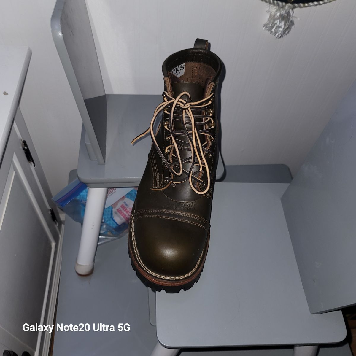 Photo by BigfootWilly on October 2, 2024 of the Nicks Handmade Boots Urban Logger in Shackelton Greener Pastures.