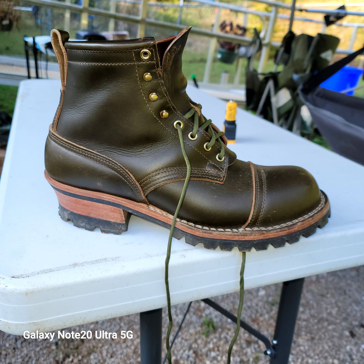 Photo by BigfootWilly on October 5, 2024 of the Nicks Handmade Boots Urban Logger in Shackelton Greener Pastures.