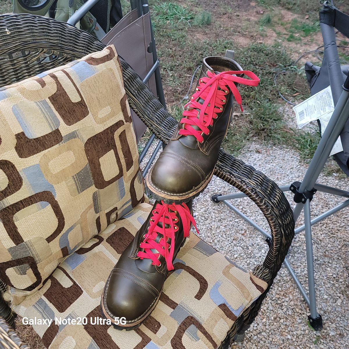 Photo by BigfootWilly on November 3, 2024 of the Nicks Handmade Boots Urban Logger in Shackelton Greener Pastures.