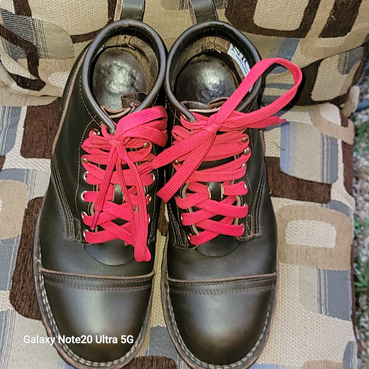 Photo by BigfootWilly on November 3, 2024 of the Nicks Handmade Boots Urban Logger in Shackelton Greener Pastures.