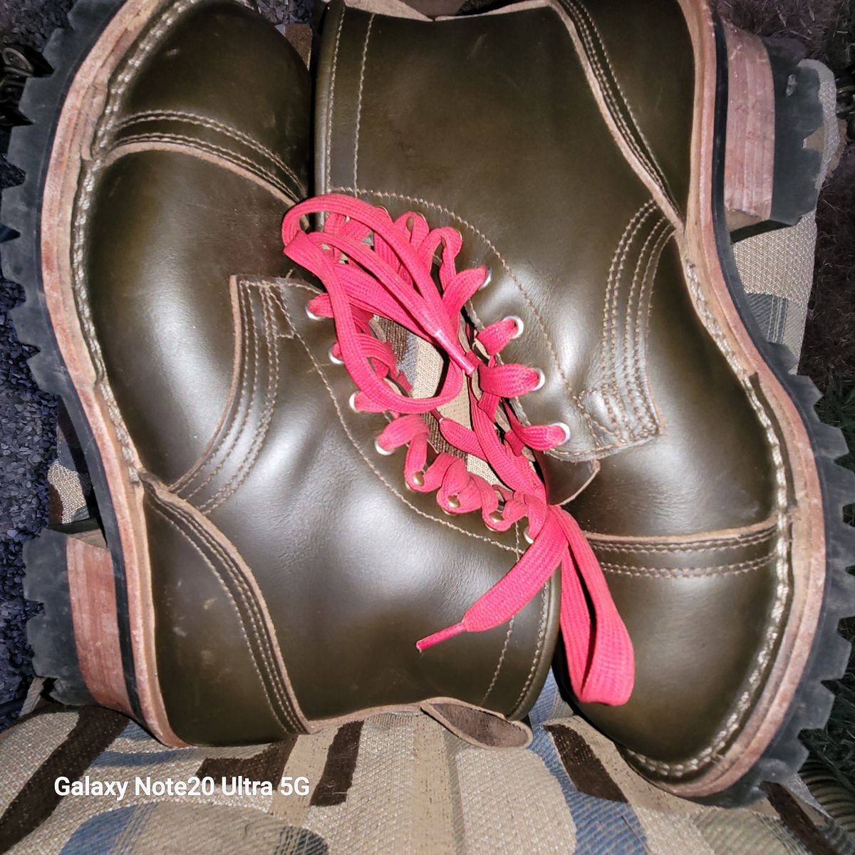 Photo by BigfootWilly on November 3, 2024 of the Nicks Handmade Boots Urban Logger in Shackelton Greener Pastures.