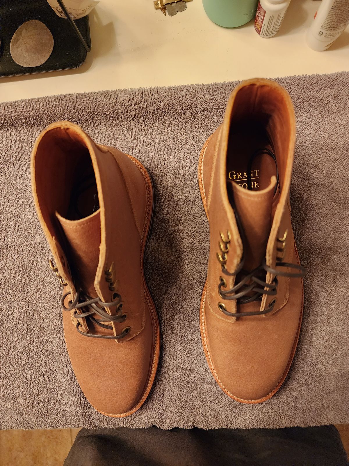 Photo by jagonzz on October 1, 2022 of the Grant Stone Diesel Boot in C.F. Stead Natural Waxy Commander Suede.