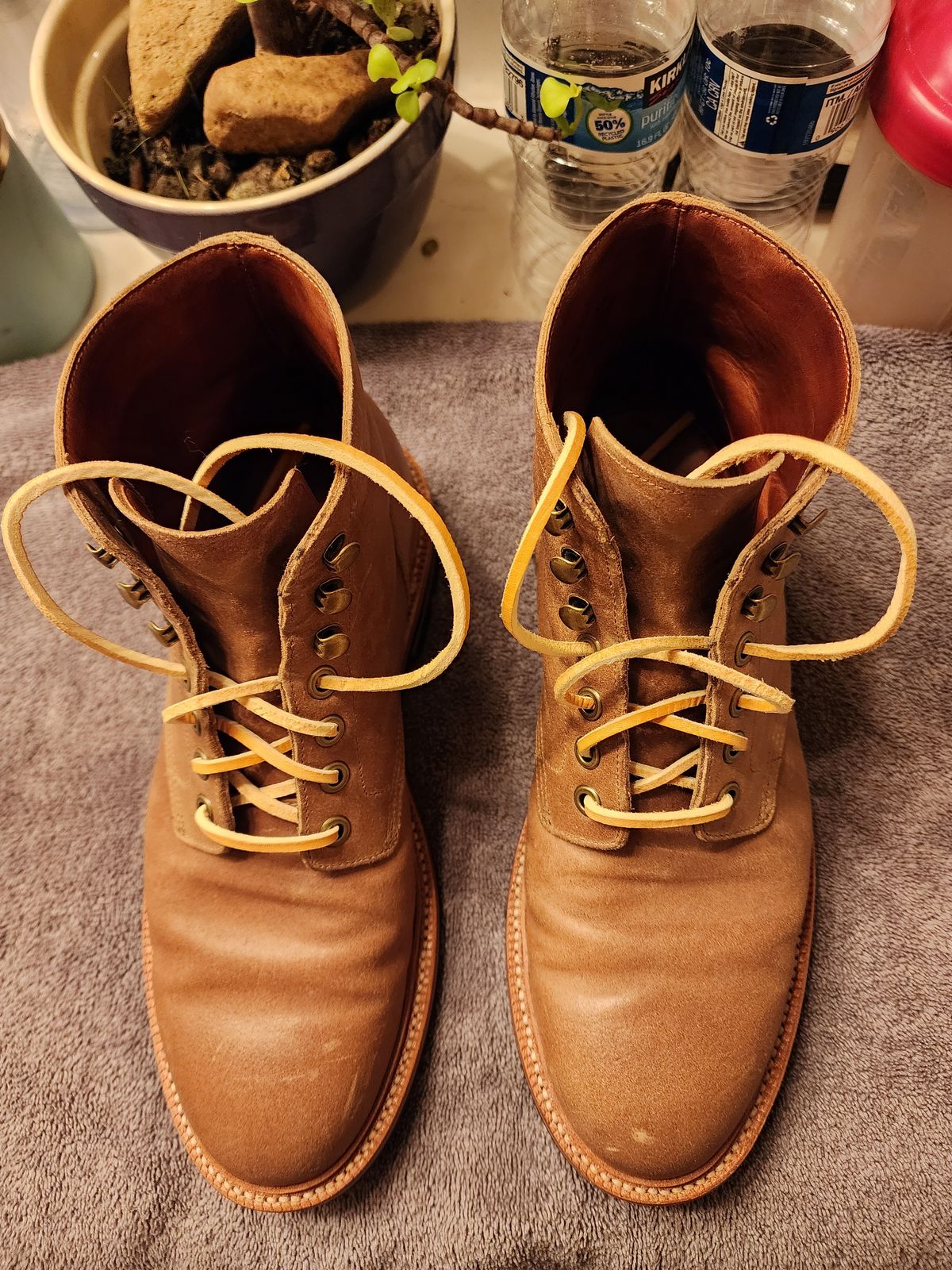 Photo by jagonzz on November 4, 2022 of the Grant Stone Diesel Boot in C.F. Stead Natural Waxy Commander Suede.