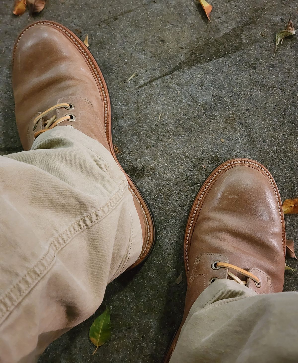 Photo by jagonzz on December 3, 2022 of the Grant Stone Diesel Boot in C.F. Stead Natural Waxy Commander Suede.