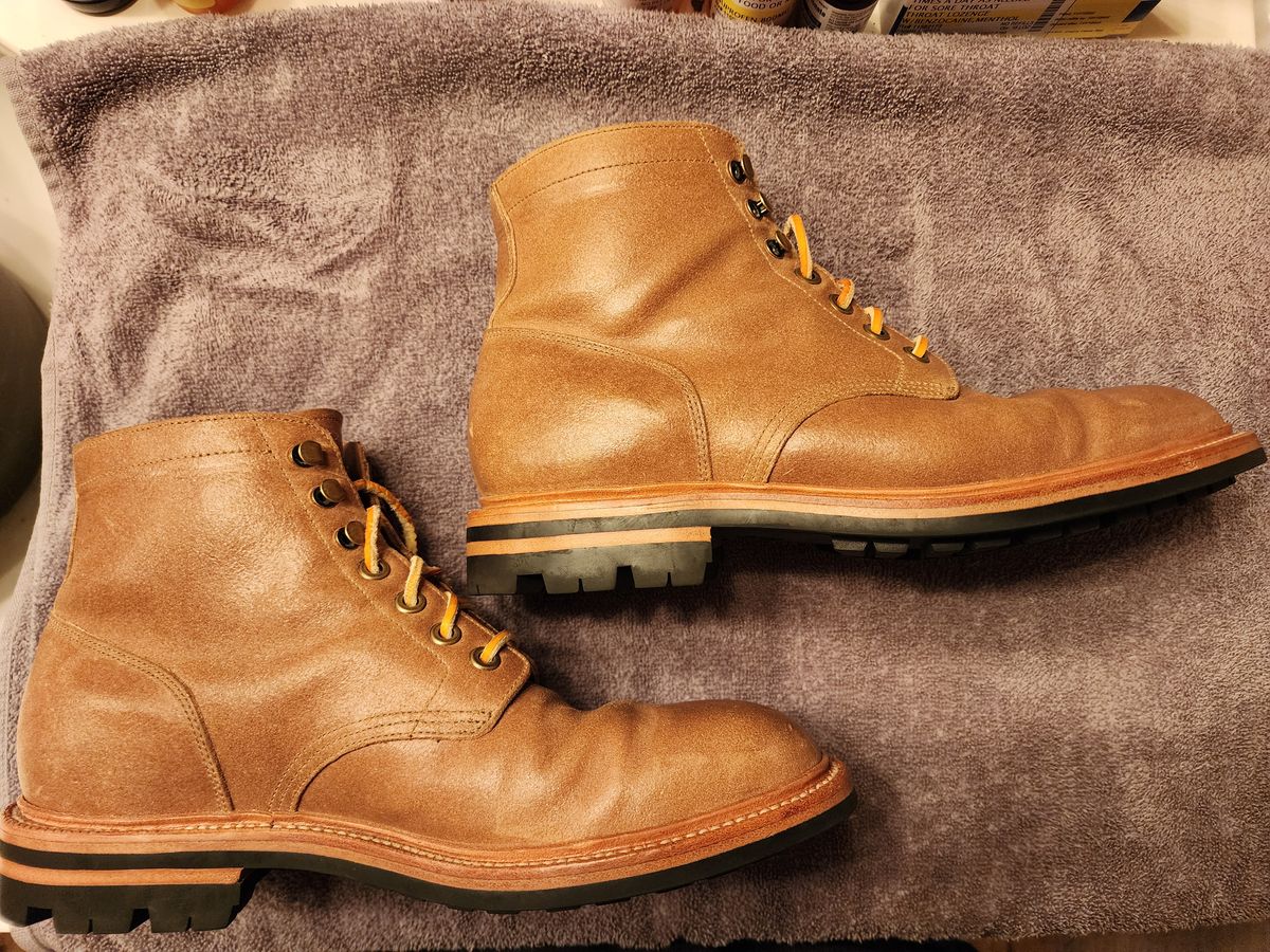 Photo by jagonzz on December 5, 2022 of the Grant Stone Diesel Boot in C.F. Stead Natural Waxy Commander Suede.