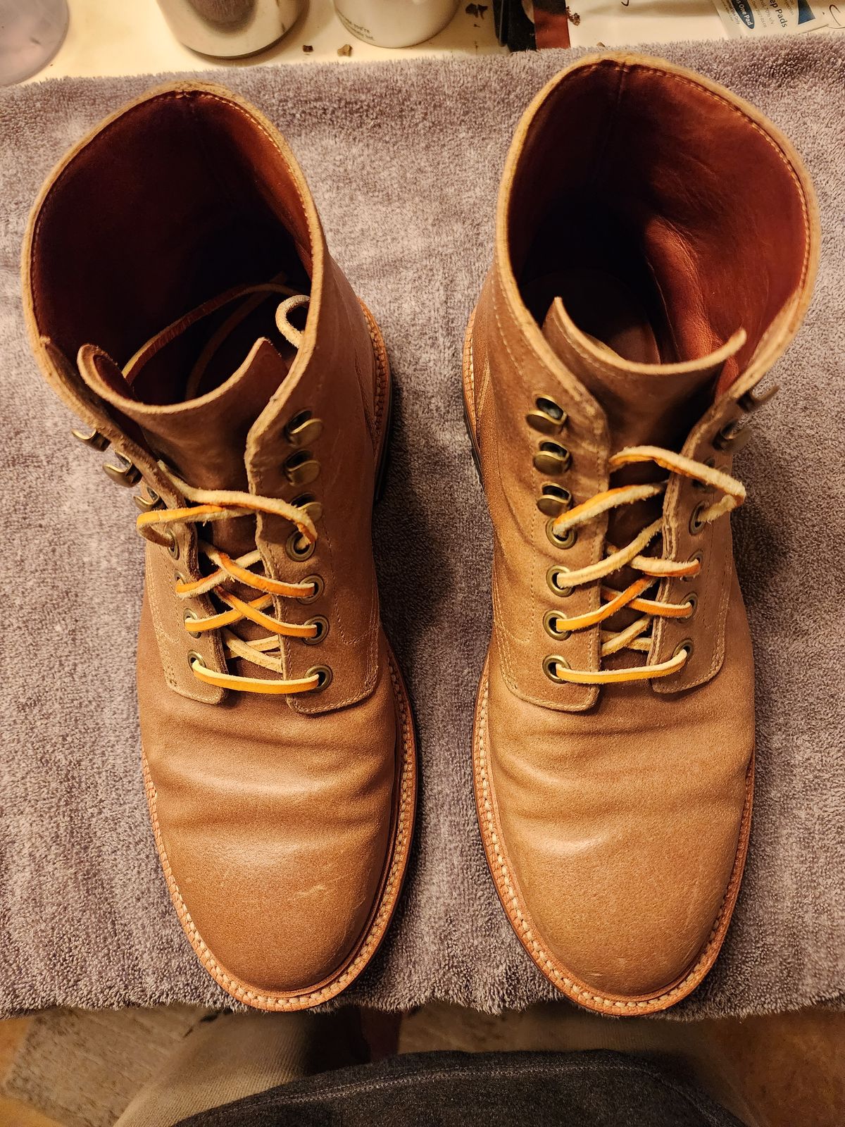 Photo by jagonzz on December 5, 2022 of the Grant Stone Diesel Boot in C.F. Stead Natural Waxy Commander Suede.