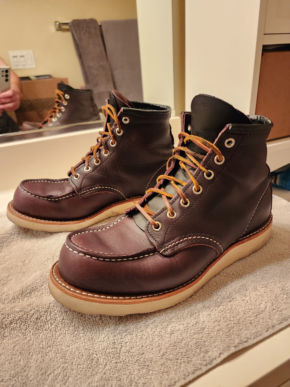 Photo by jagonzz on November 5, 2023 of the Red Wing 6-Inch Classic Moc in S.B. Foot Black Cherry Excalibur.